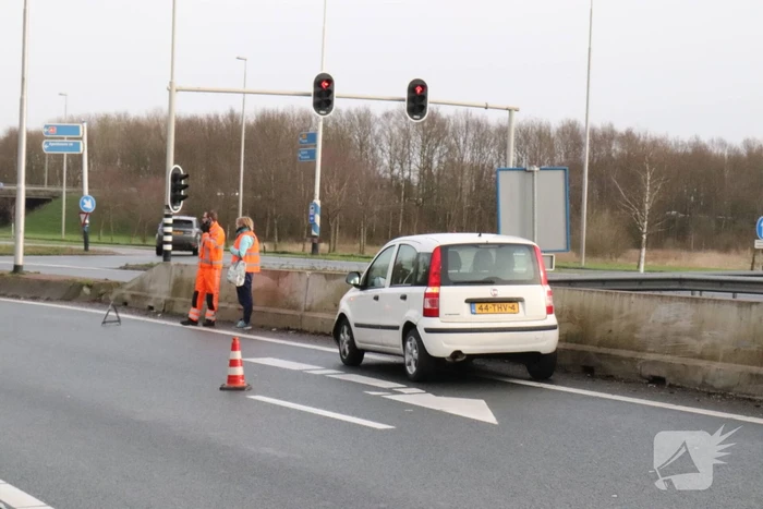 Auto vliegt uit de beruchte bocht