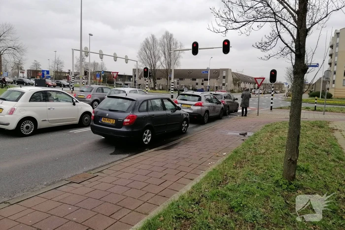 Schade bij kop-staart botsing voor stoplicht