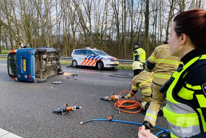 Politieauto beschadigd na zwaar ongeval
