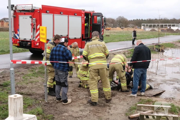 Jongen komt vast te zitten in drijfzand