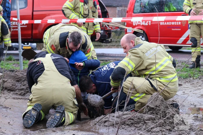 Jongen komt vast te zitten in drijfzand