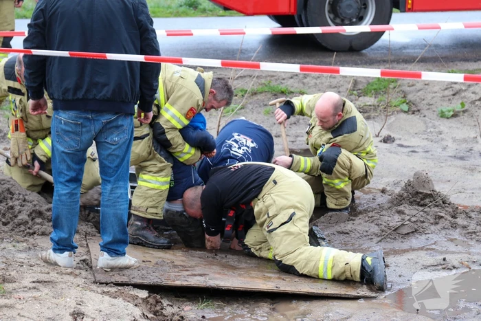 Jongen komt vast te zitten in drijfzand