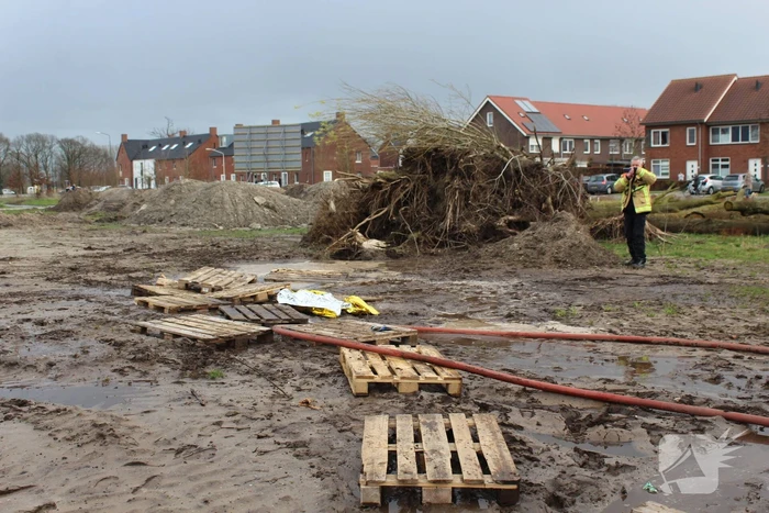 Brandweer bevrijdt jongen uit drijfzand