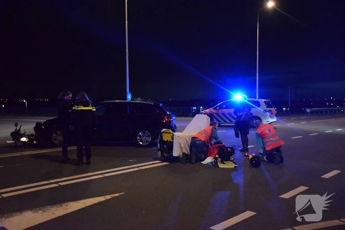 Brommerrijder gewond na aanrijding