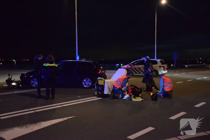 Brommerrijder gewond na aanrijding