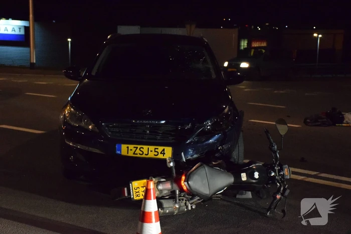 Brommerrijder gewond na aanrijding