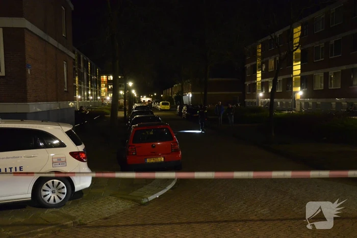 Schoten gelost vanuit rijdende auto