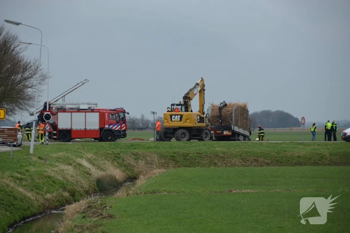 Twee doden bij ernstig ongeluk tussen auto en vrachtwagen