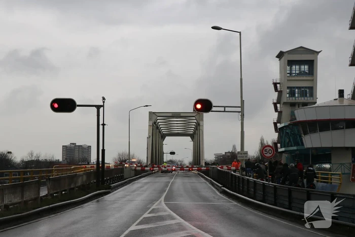 Verkeerschaos door defecte slagboom Algerabrug