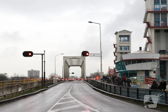 Verkeerschaos door defecte slagboom Algerabrug
