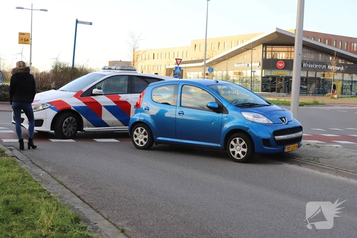Persoon gewond aanrijding op rotonde