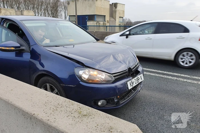 Drie auto's betrokken bij kop-staartbotsing Nijkerkerbrug