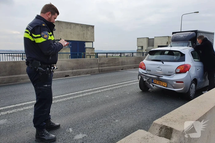Drie auto's betrokken bij kop-staartbotsing Nijkerkerbrug