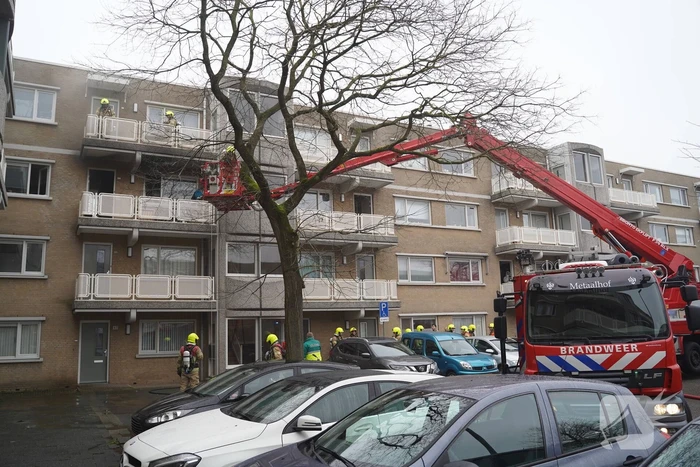 Vrouw uit woning gered bij uitslaande brand in Oosterflank