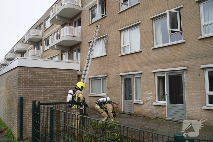 Vrouw uit woning gered bij uitslaande brand in Oosterflank