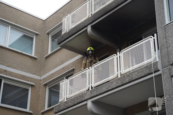 Vrouw uit woning gered bij uitslaande brand in Oosterflank