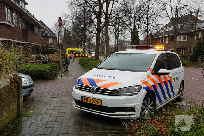 Fietser botst achterop taxibus