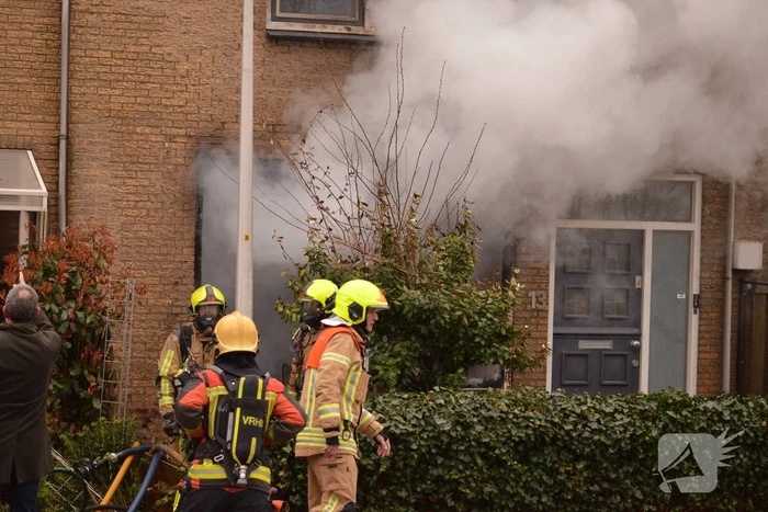 Veel rook bij uitslaande woningbrand