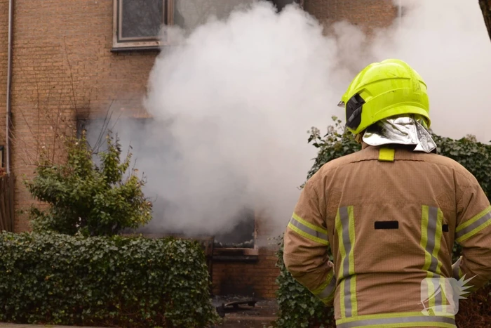 Veel rook bij uitslaande woningbrand