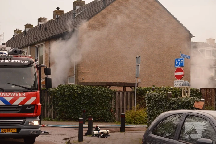 Veel rook bij uitslaande woningbrand