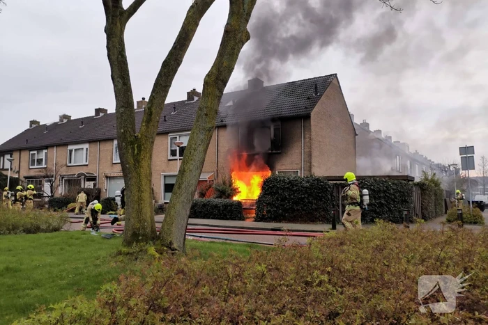 Veel rook bij uitslaande woningbrand