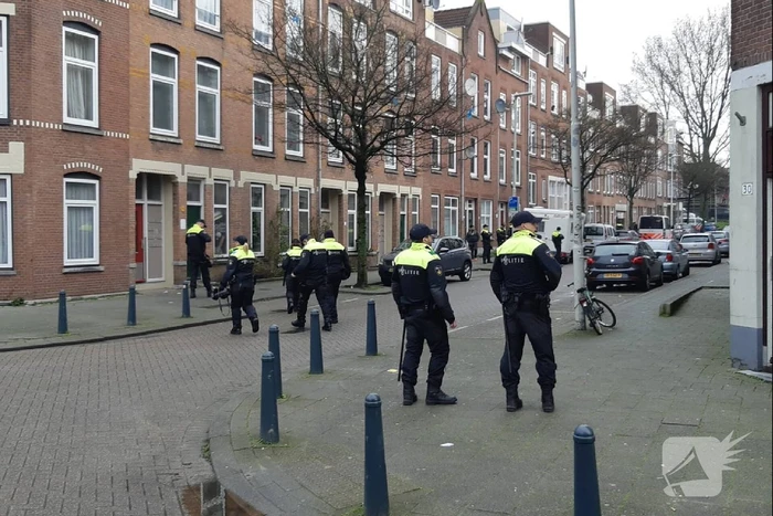 Politie start ontruiming gekraakte panden