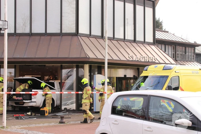 Pick-up wagen ramt pui gemeentehuis