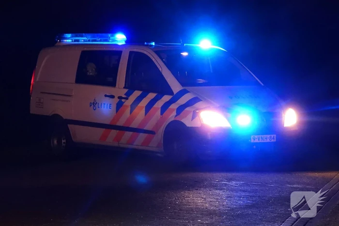 Auto belandt op de kop in de sloot