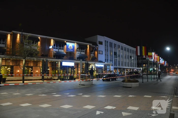 Verwarde man op dak van Eden Oranje Hotel