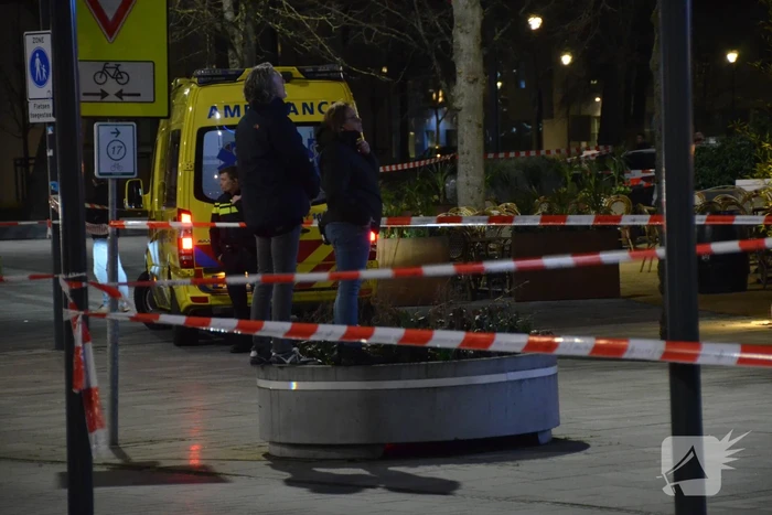Verwarde man op dak van Eden Oranje Hotel