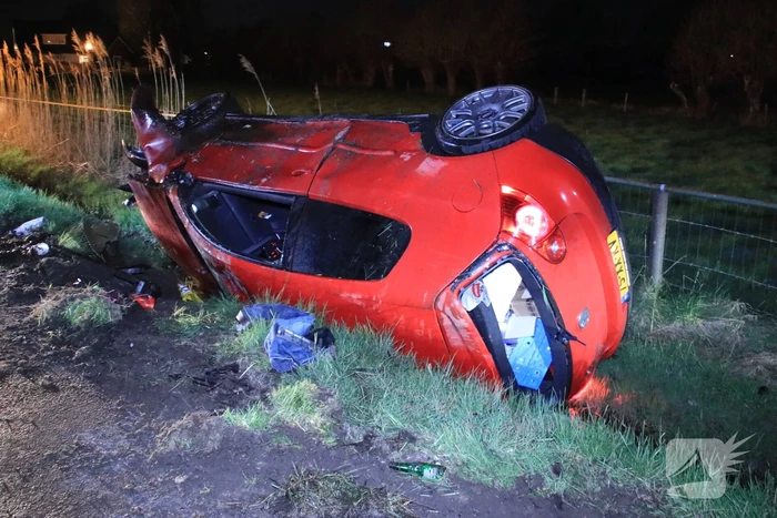 Auto zwaar beschadigd na eenzijdig ongeval