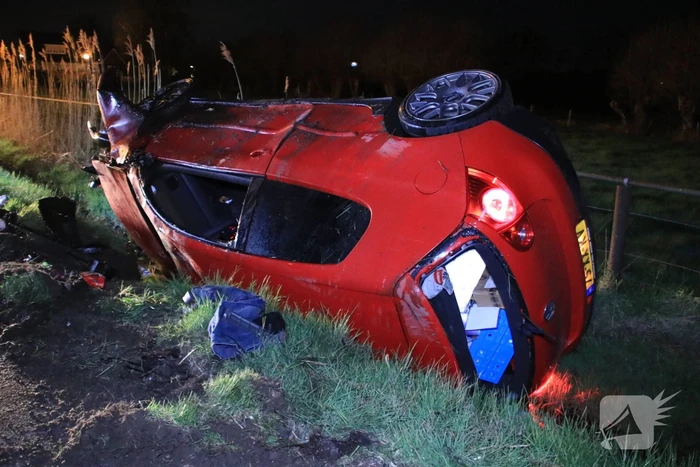 Auto zwaar beschadigd na eenzijdig ongeval
