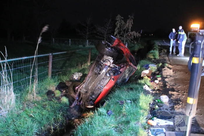 Auto zwaar beschadigd na eenzijdig ongeval