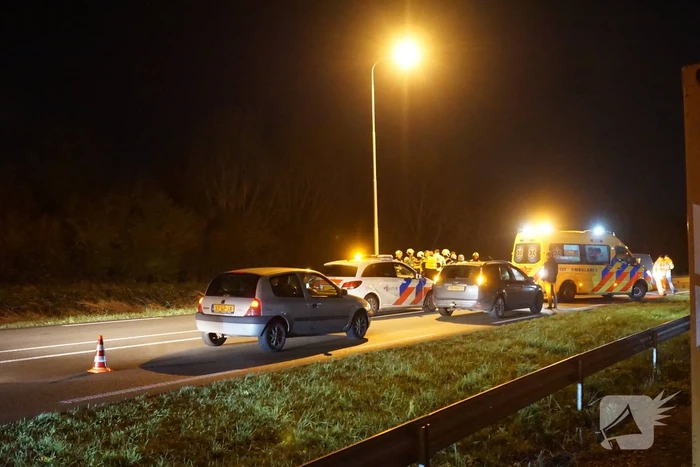 Frontale aanrijding tussen auto bestelbus