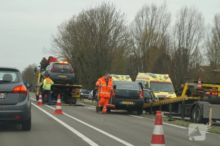 Forse schade na kop-staart aanrijding met meerdere auto's