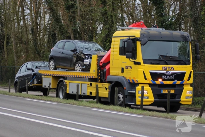 Forse schade na kop-staart aanrijding met meerdere auto's