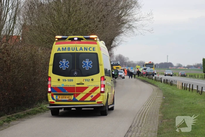 Forse schade na kop-staart aanrijding met meerdere auto's