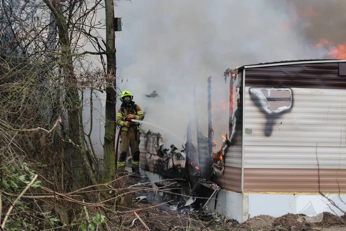 Chalet en schuur verwoest door uitslaande brand