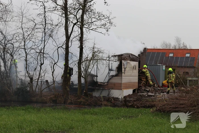 Chalet en schuur verwoest door uitslaande brand