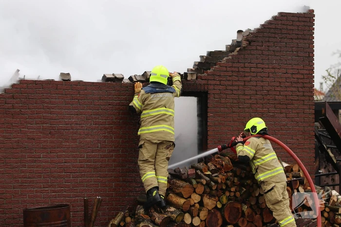 Chalet en schuur verwoest door uitslaande brand
