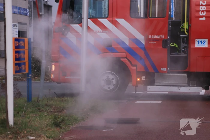 Brandweer opgeroepen voor stoom uit riool