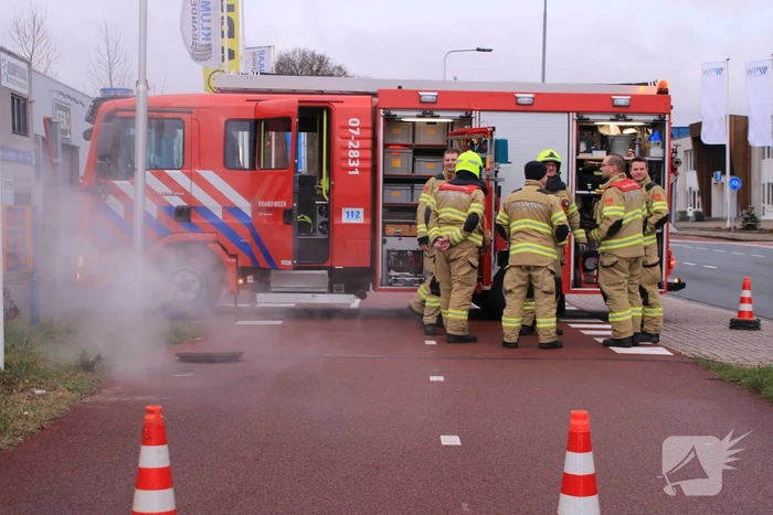 Brandweer opgeroepen voor stoom uit riool