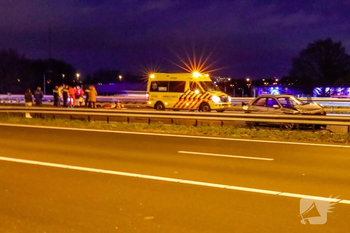 Gewonden bij crash tegen vangrails