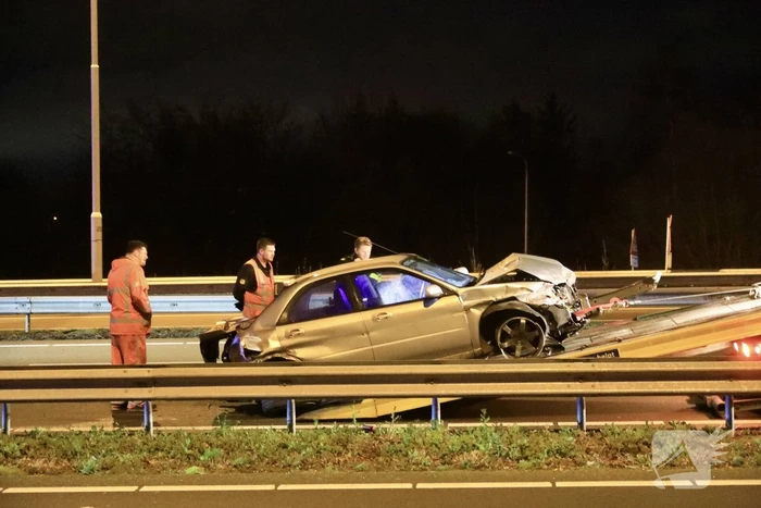 Gewonden bij crash tegen vangrails
