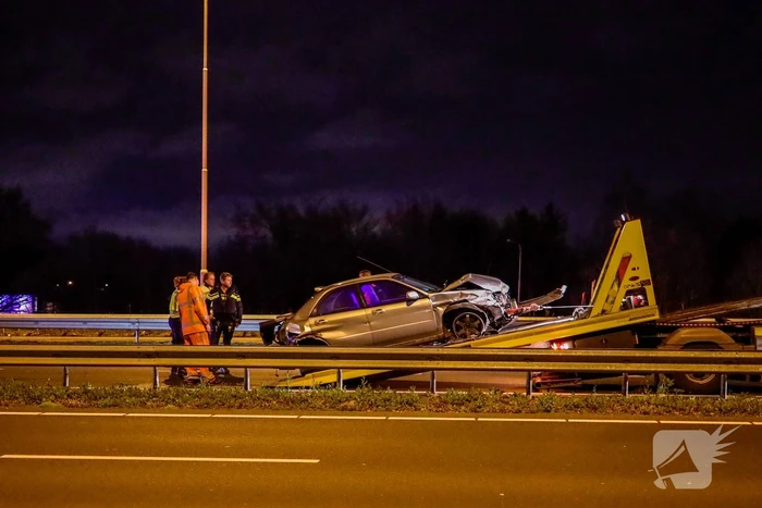 Gewonden bij crash tegen vangrails