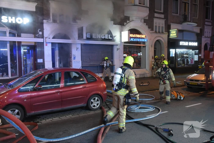 Twee gewonden bij zeer grote brand in snackbar De Engel