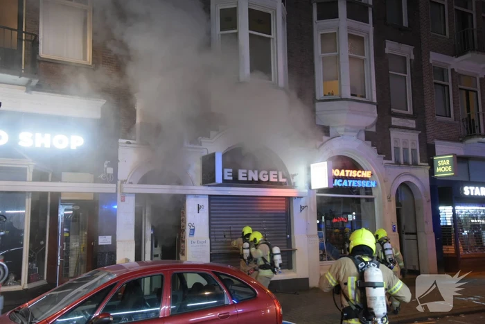Twee gewonden bij zeer grote brand in snackbar De Engel