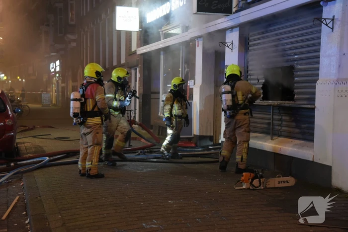 Twee gewonden bij zeer grote brand in snackbar De Engel