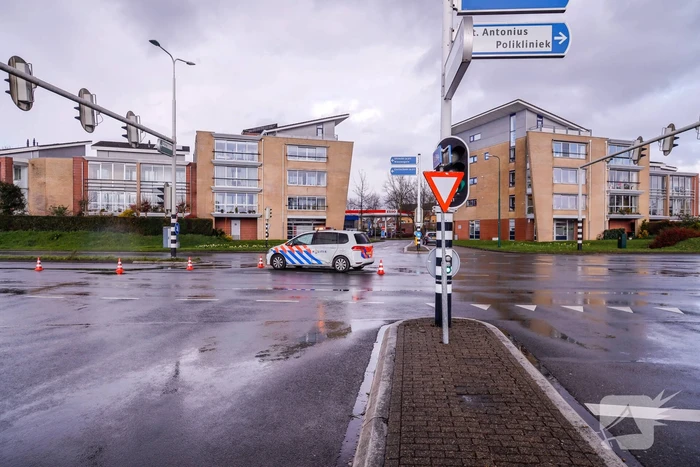 Politieauto in de kreukels na aanrijding