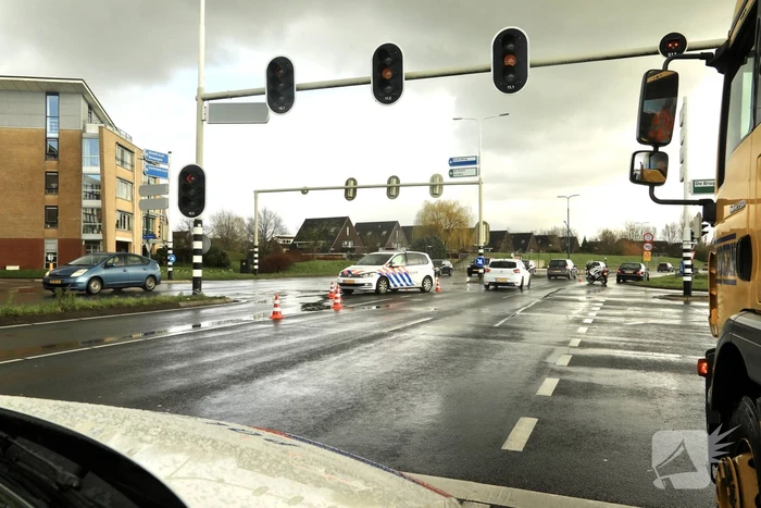 Politieauto in de kreukels na aanrijding